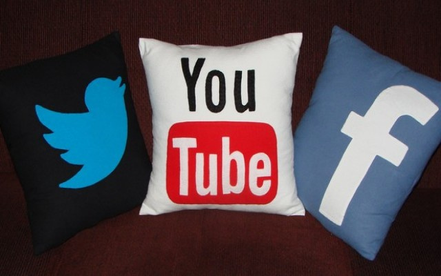 Facebook, Twitter ve YouTube'a erişim koptu