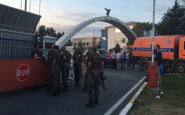 Özel harekatçılar hava harp okulunda