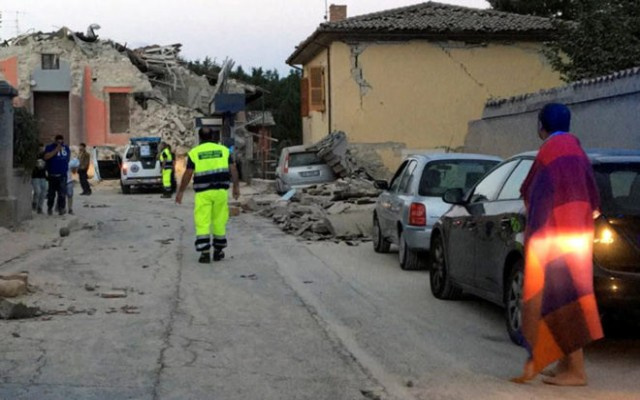 İtalya'da şiddetli deprem