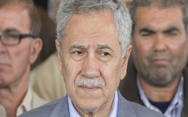 AKP'li 4 eski bakana FETÖ soruşturması