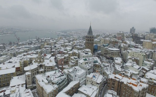 İstanbul'da kar yeniden başladı...