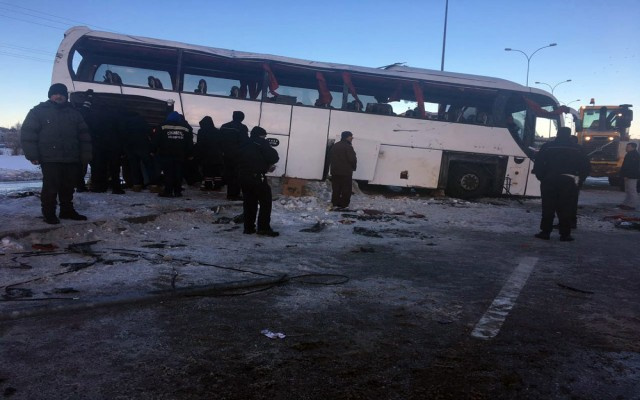 Öğrenci otobüsü devrildi: 3 ölü, 40 yaralı