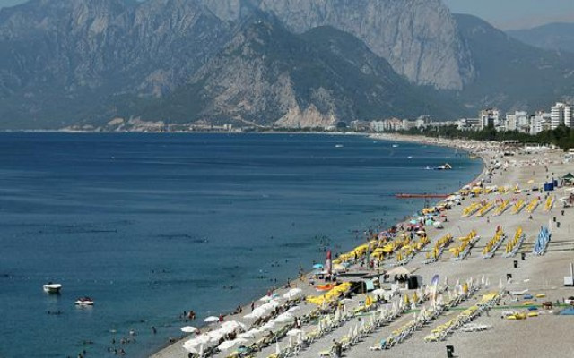 Antalya'da açık alanda alkol içmek yasaklandı