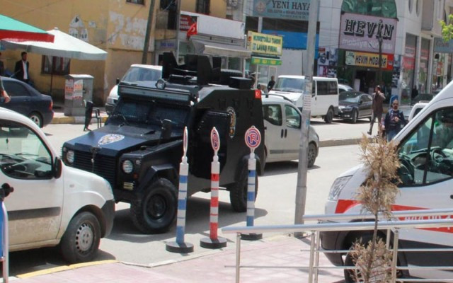 Mersin’de polise bombalı saldırı