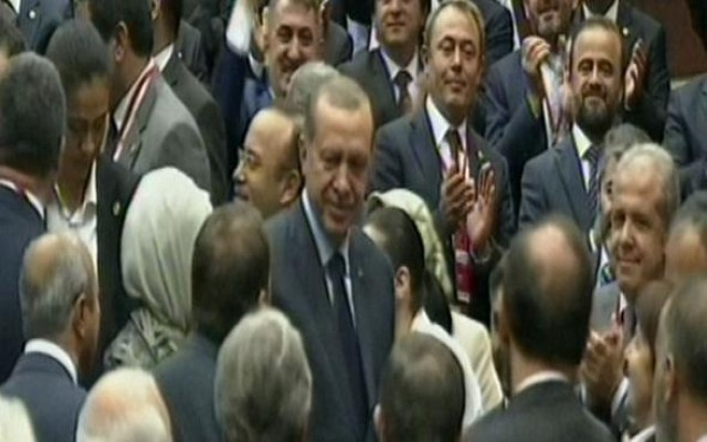 Cumhurbaşkanı Erdoğan resmen parti üyesi oldu