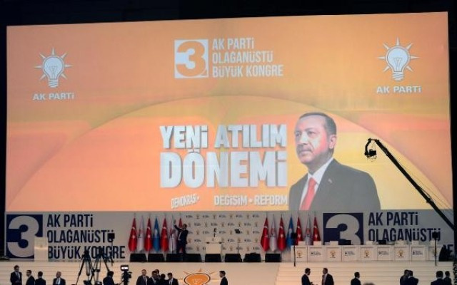 AK Parti'nin tarihi kongresi başladı