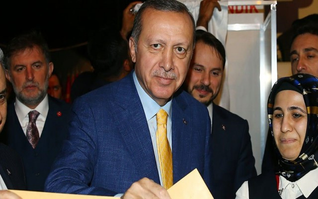 Erdoğan  yeniden AKP Genel Başkanı