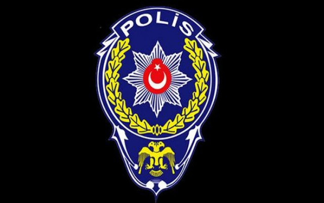 Mağaza hırsızı polis çıktı