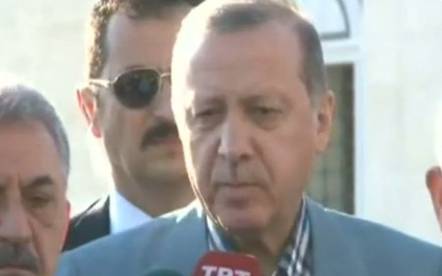 Erdoğan camide rahatsızlık geçirdi