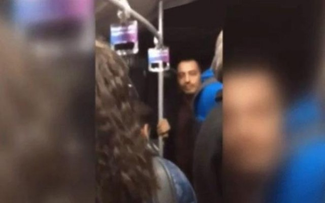 İki genç öpüştü metrobüste olay çıktı