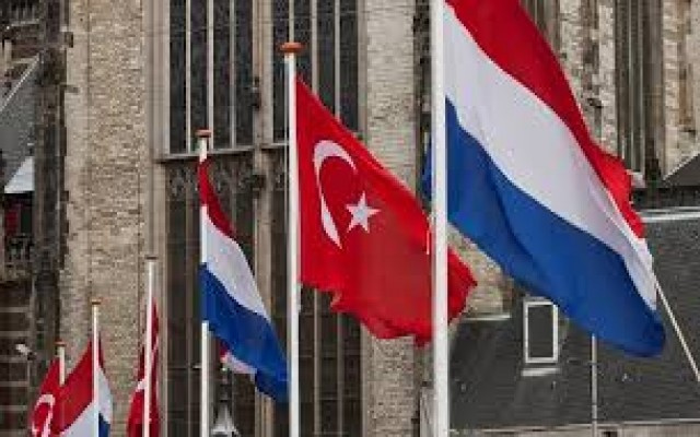 Türkiye ile Hollanda arasında kriz büyüyor