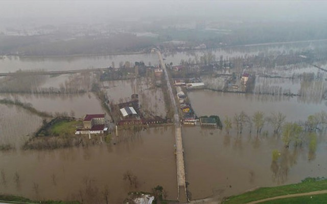 Sel felaket getirdi nehirler taştı