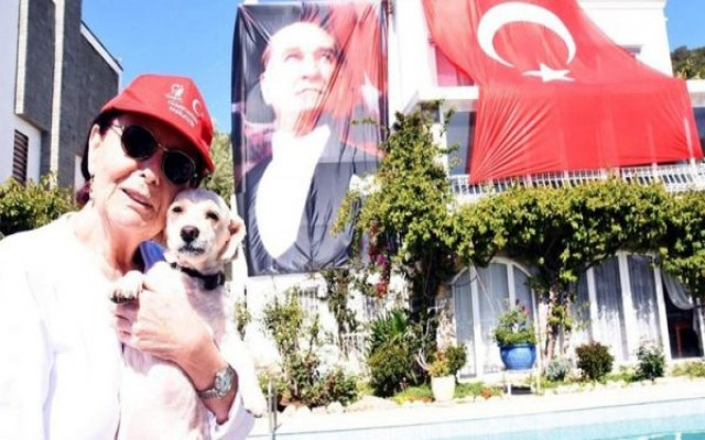 Fatma Girik: Atatürk çocuğuyum