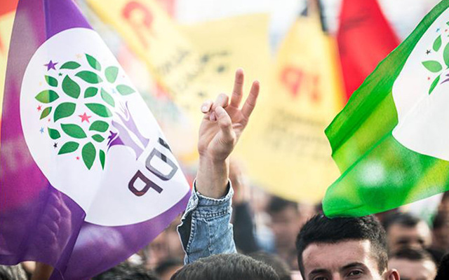 HDP'nin 3 ilçe belediye başkanı ve eş başkanları gözaltında