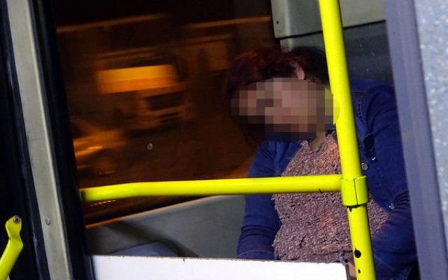 Şiddetten kaçan kadın metrobüse sığındı