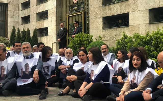HDP’den Meclis Başkanlığı önünde oturma eylemi