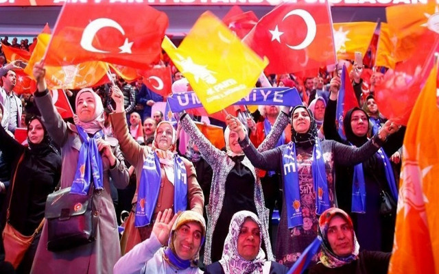 AKP'li yönetici: Kendi küskünlerimizi bile ikna edemiyoruz