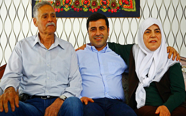 Selahattin Demirtaş'ın annesi: Erdoğan Bey korkmasın, oğlumu bıraksın