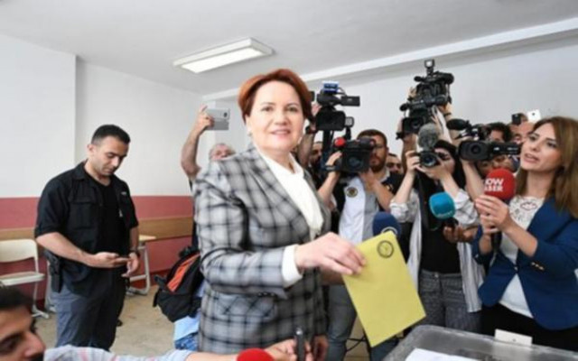 İYİ Parti Genel Başkanı Meral Akşener oyunu kullandı