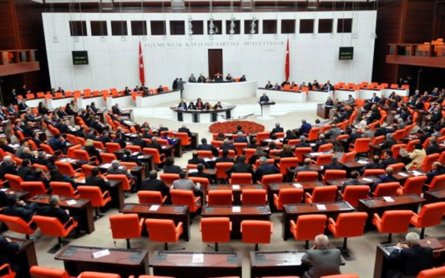 Atanmış bakanlar Meclis'te nöbetinde