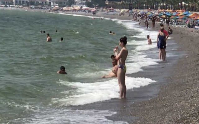 Fethiye plajında korkutan gelişme: Deniz neden sapsarı oldu?