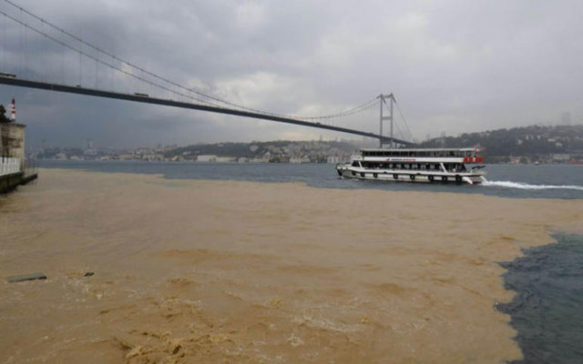 İstanbul Boğazı çift yönlü trafiğe kapatıldı