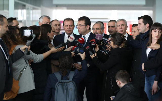 CHP'li Başkanlar Erdoğan'ın katıldığı programı terk etti