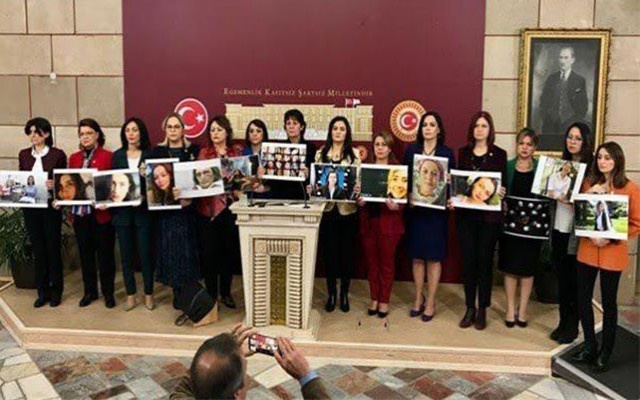 CHP'li Kadın vekiller Nafaka hakkının peşine düştü