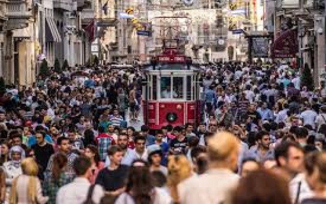 İstanbul, 4-5 kişiden fazlasının oturup bir yerde yemek yemesine uygun değil