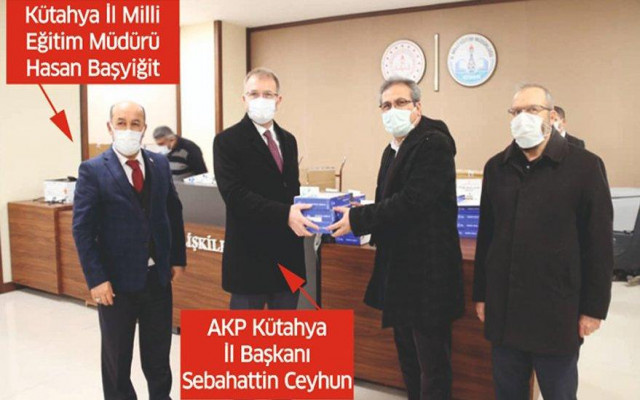 Bakanlığın gönderdiği tabletleri AKPliler dağıttı