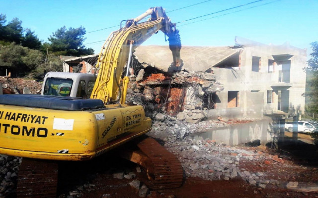 Bodrum’daki kaçak yapılar yıkıldı