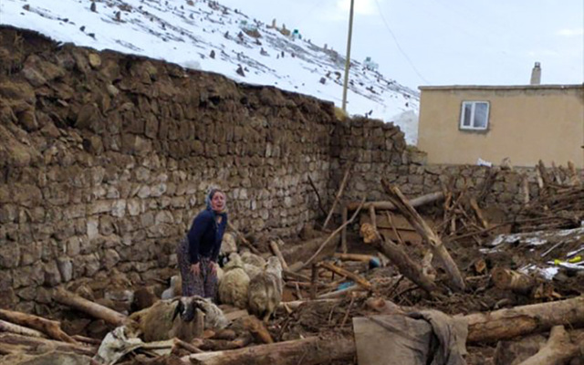 İran'daki depremin ardından Van'da hayatını kaybedenlerin sayısı 9'a yükseldi