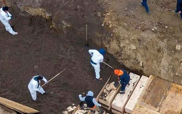 New York'ta toplu mezarlar kazıldı 