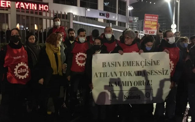 Habertürk önünde protesto: Sarıkaya’nın bütün görevlerine son verilmeli