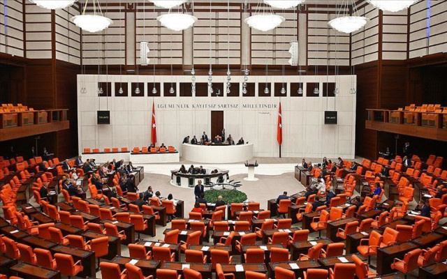 AKP En Düşük Emekli Maaşı Asgari Ücret Seviyesinde Olsun Önerisini Reddetti