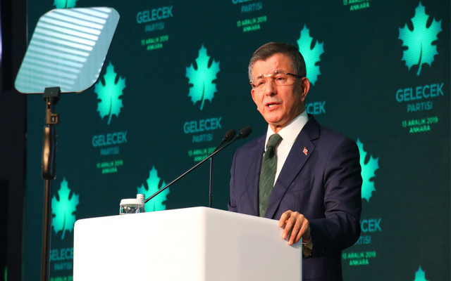 Davutoğlu:Erdoğan ve AK Parti kendini MHP ve Bahçeli'ye dövdürüyor