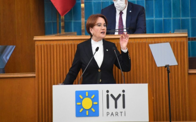 Akşener'den Erdoğan'a: Rabia yapmayacaksınız,  3 parmak mı göstereceksiniz?