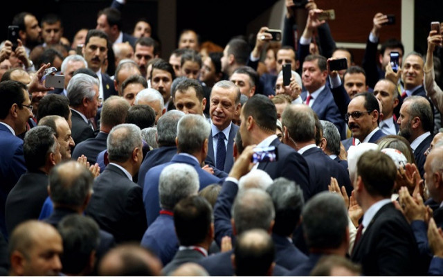 AKP'lilerin merak ettiği anket : Erdoğan gidiyor mu?