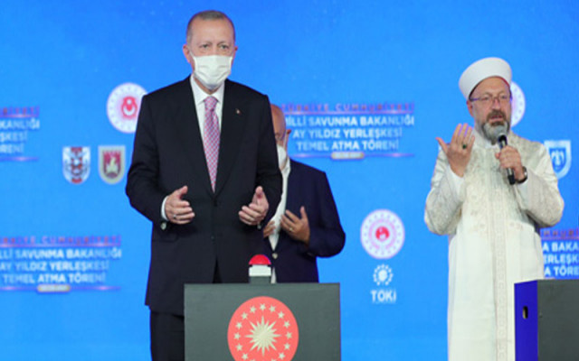 Mehmet Y. Yılmaz: Erdoğan Emrediyor, Diyanet Dine Uyduruyor