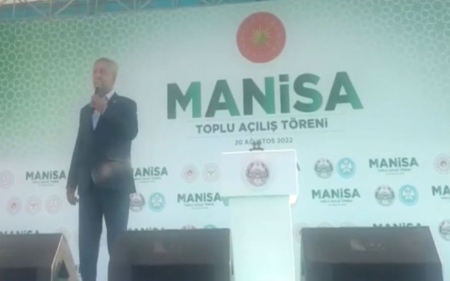  Bülent Arınç Memleketi Manisa'da  Yuhalandı