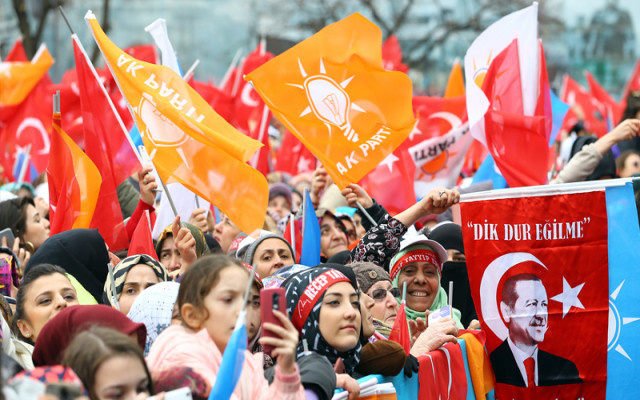 AKP Af Konusuna Mesafeli Bakıyor