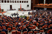 Meclis'te bakan silah çekti mi?