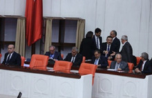 Meclis'teki yemin krizi çözüldü