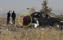 Teröristler otomobile Türk Bayrağı asmış