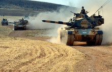 Hepsi kaçtı, Mehmetçik savaşıyor...