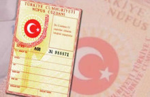 Kadınlar kocasının soyadını kullanmak zorunda değil