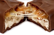 Plastikli çikolata rezaleti! Çocukları uzak tutun!