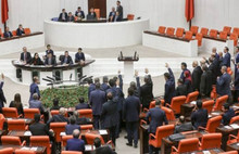 TBMM de Dündar ve Gül kararına sevindi