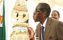 Halkı açlıktan kırılırken doğum günü kutladı