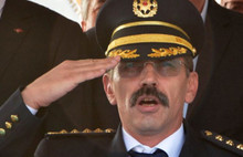 Kumanya yetmedi hepsine kebap ısmarladı